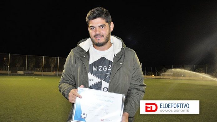 Airam Báez entrenador mejor valorado de Primera Grupo 1 .