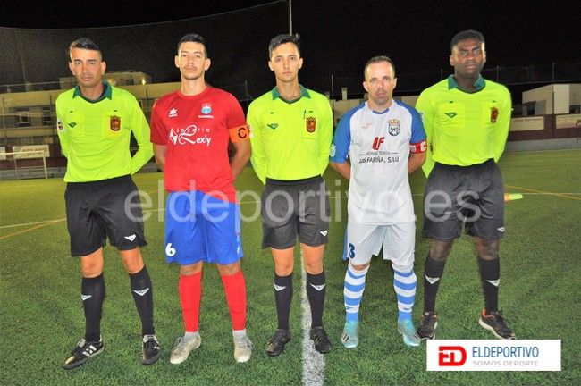 Trío arbitral y capitanes. 