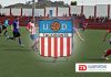 Escudo de la UD Tacoronte en su campo de fútbol.