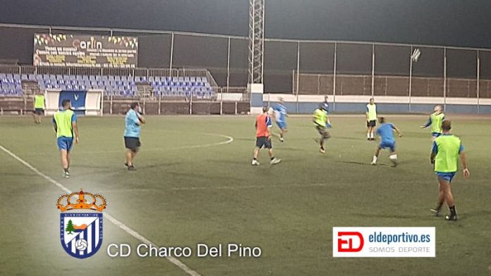Imagen del CD Charco Del Pino entrenando.