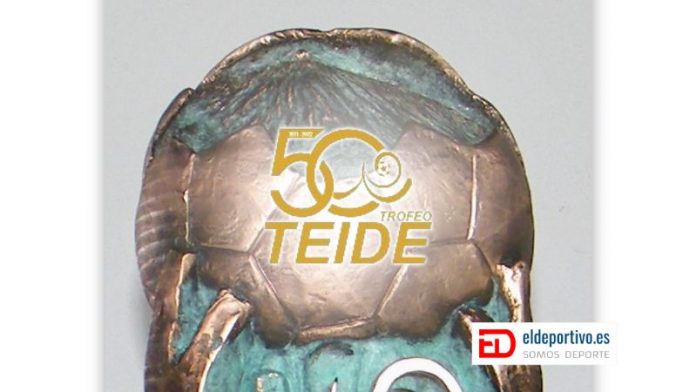 Imagen de uno de los trofeos Teide de años anteriores. Con el 50 encima indicando que se trata de la charla para celebrar uno más actual.
