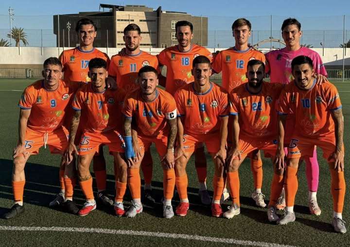 Toni Robaina le da los tres puntos al Panadería Pulido en Fuerteventura