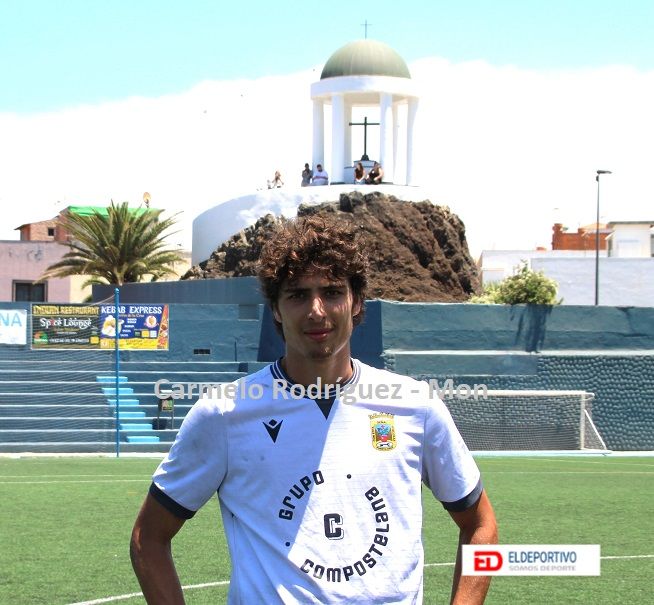 Néstor, autor del único gol del encuentro y de la victoria del CD.Puerto Cruz frente al Atlético Tacoronte.